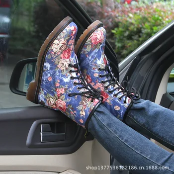 Нови горещи продажба, благородна ковбойская мода е красив начин за възстановяване на старите начини, малки счупени цветни ботуши с къси ботинком